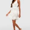 Boohoo Occasion Besticktes Florales Wickel Skater-Kleid