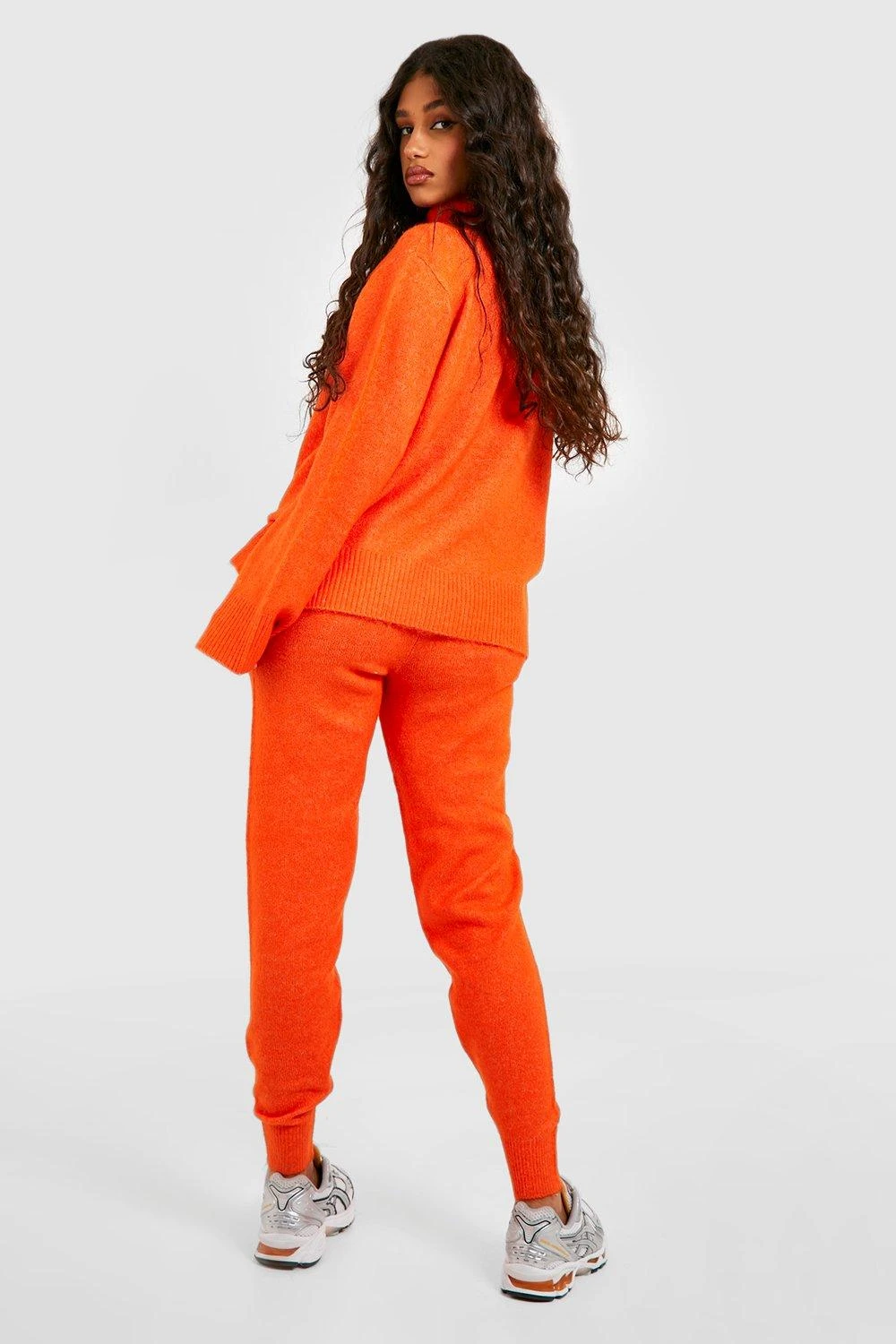 Trainingsanzug Mit Rollkragen 2 Trainingsanzug Mit Rollkragen – Bild 2