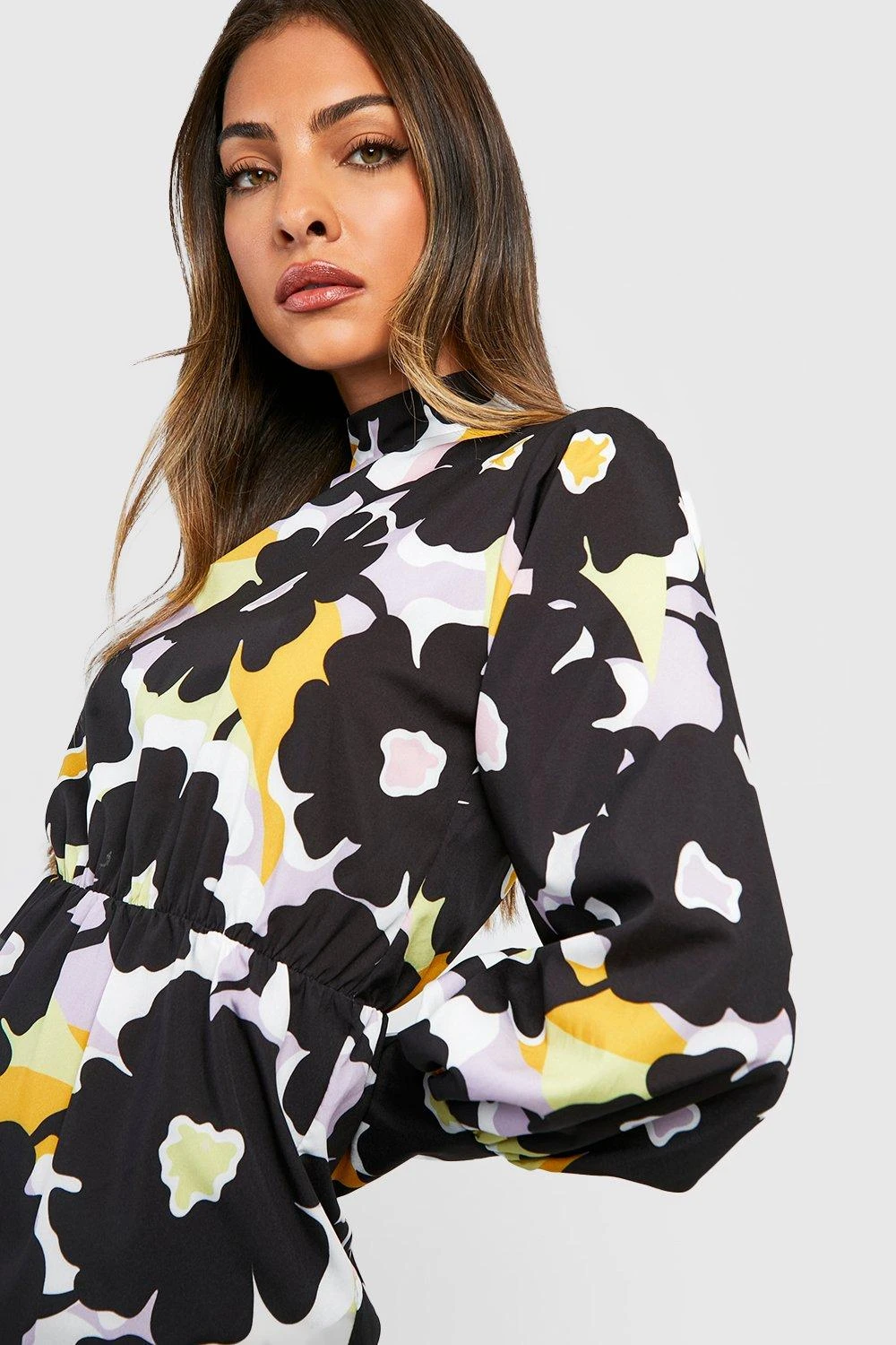 Hochgeschlossenes Florales Midikleid 4 Hochgeschlossenes Florales Midikleid – Bild 4