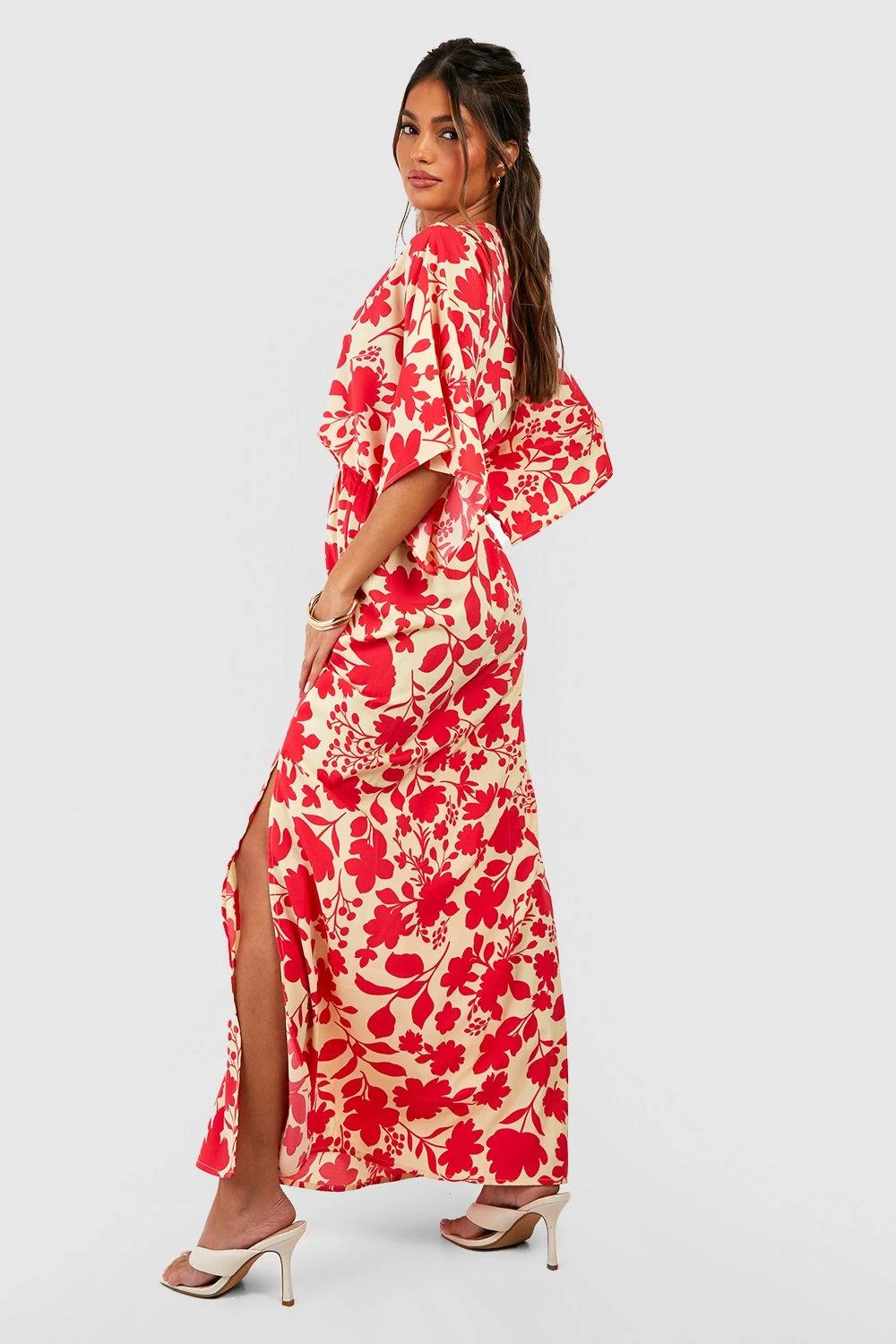 Florales Wickel-Maxikleid Mit Fledermaus-Ärmeln 2 Florales Wickel-Maxikleid Mit Fledermaus-Ärmeln – Bild 2