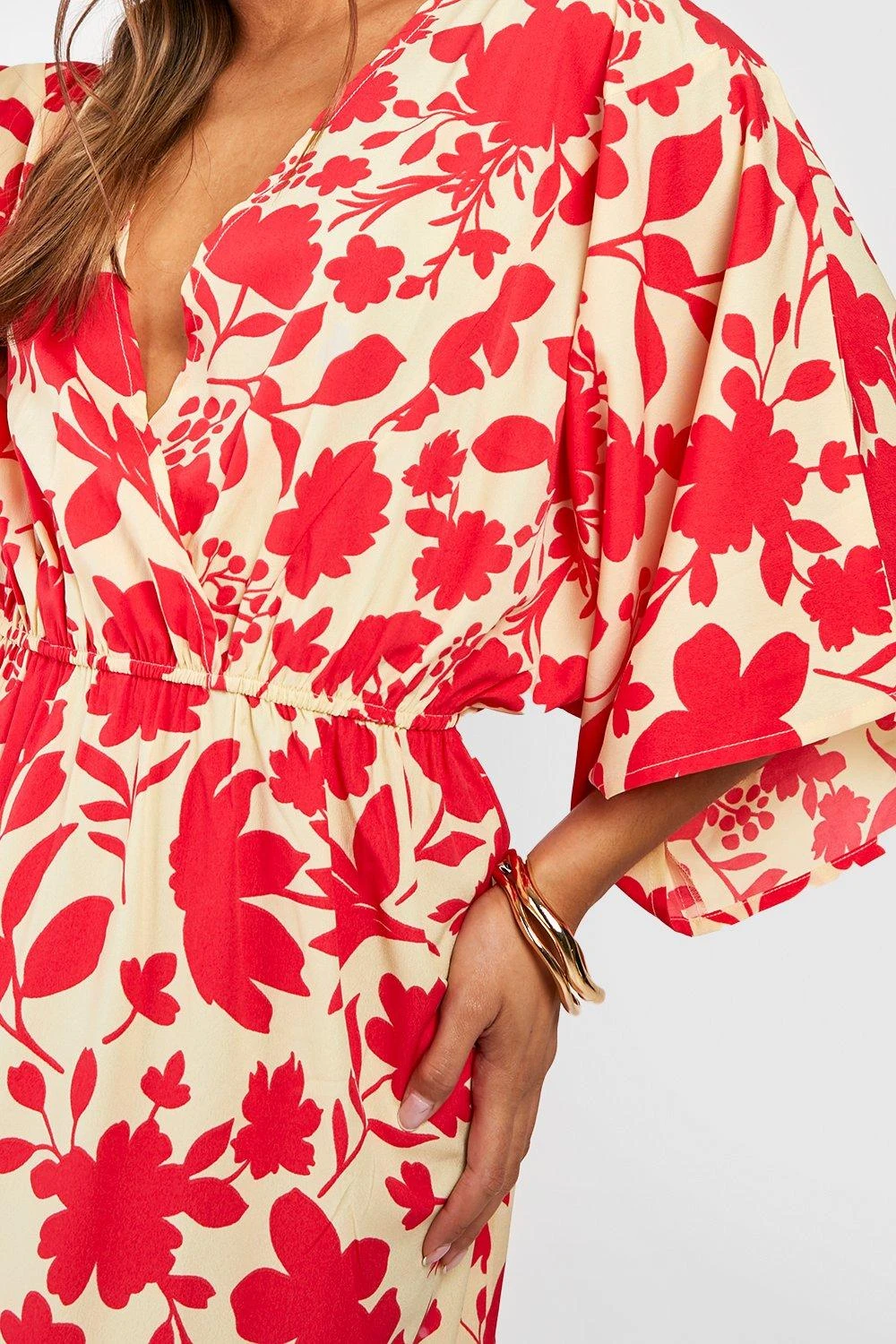 Florales Wickel-Maxikleid Mit Fledermaus-Ärmeln 4 Florales Wickel-Maxikleid Mit Fledermaus-Ärmeln – Bild 4