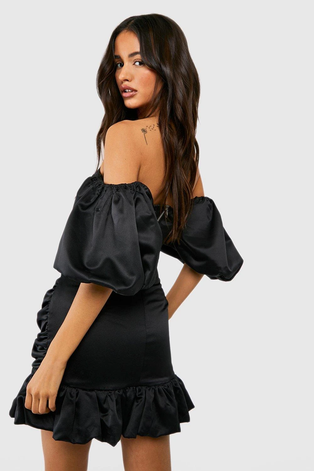 Satin-Minirock Mit Gerafftem Saum 2 Satin-Minirock Mit Gerafftem Saum – Bild 2