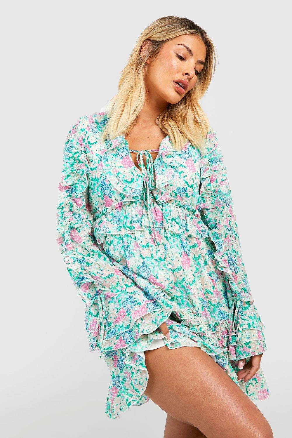 Florales Rüschen-Smokkleid Mit Schnür-Detail 1 Florales Rüschen-Smokkleid Mit Schnür-Detail