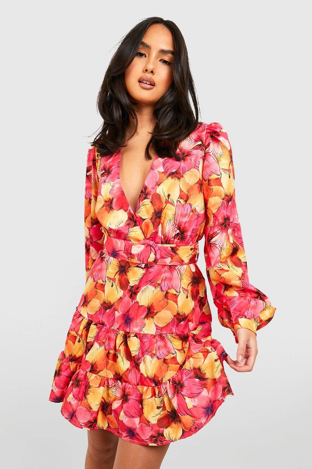 Florales Skaterkleid Mit Gestuftem Saum 4 Florales Skaterkleid Mit Gestuftem Saum – Bild 4