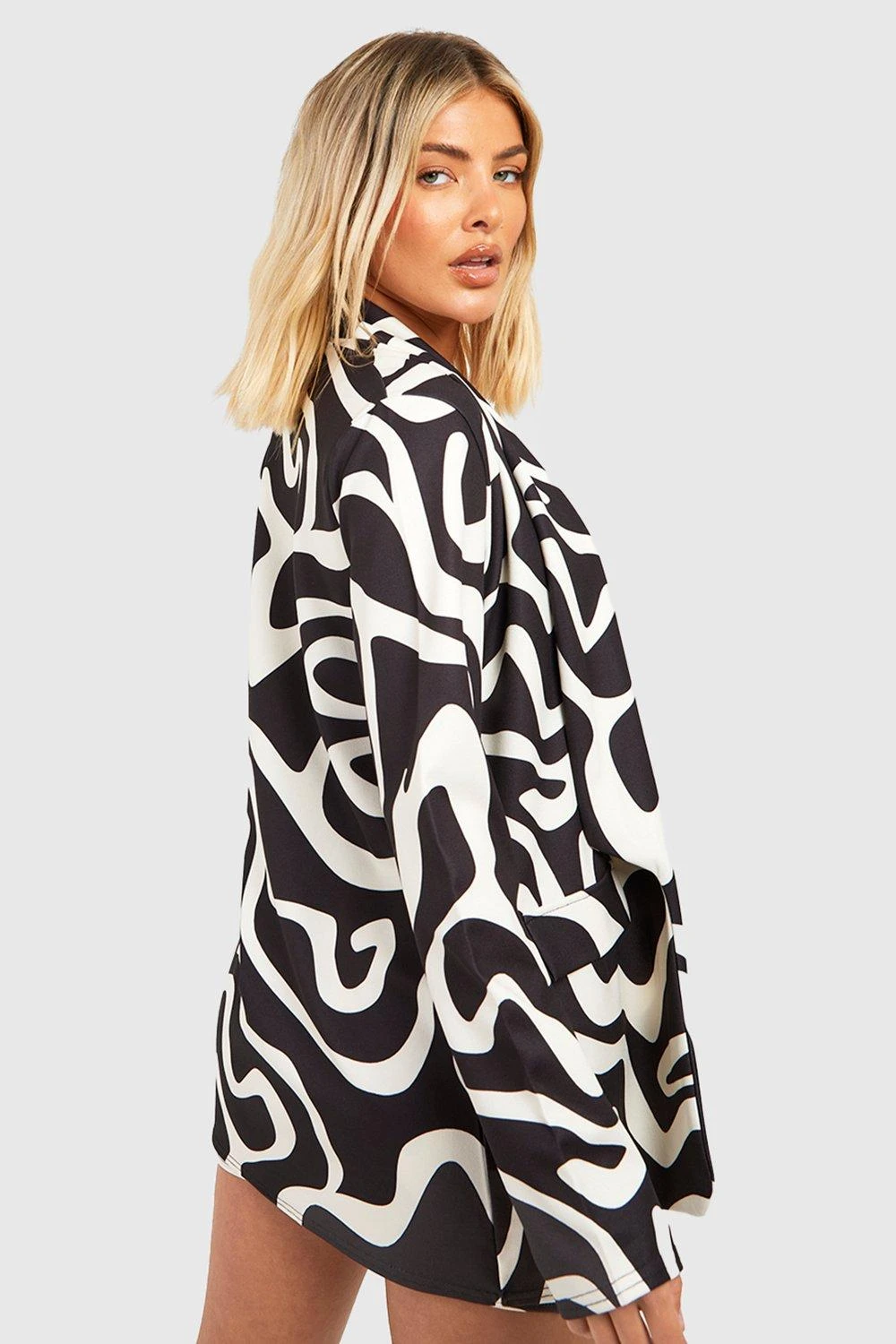 Jersey Blazer Mit Abstraktem Print & Micro-Minirock 2 Jersey Blazer Mit Abstraktem Print & Micro-Minirock – Bild 2