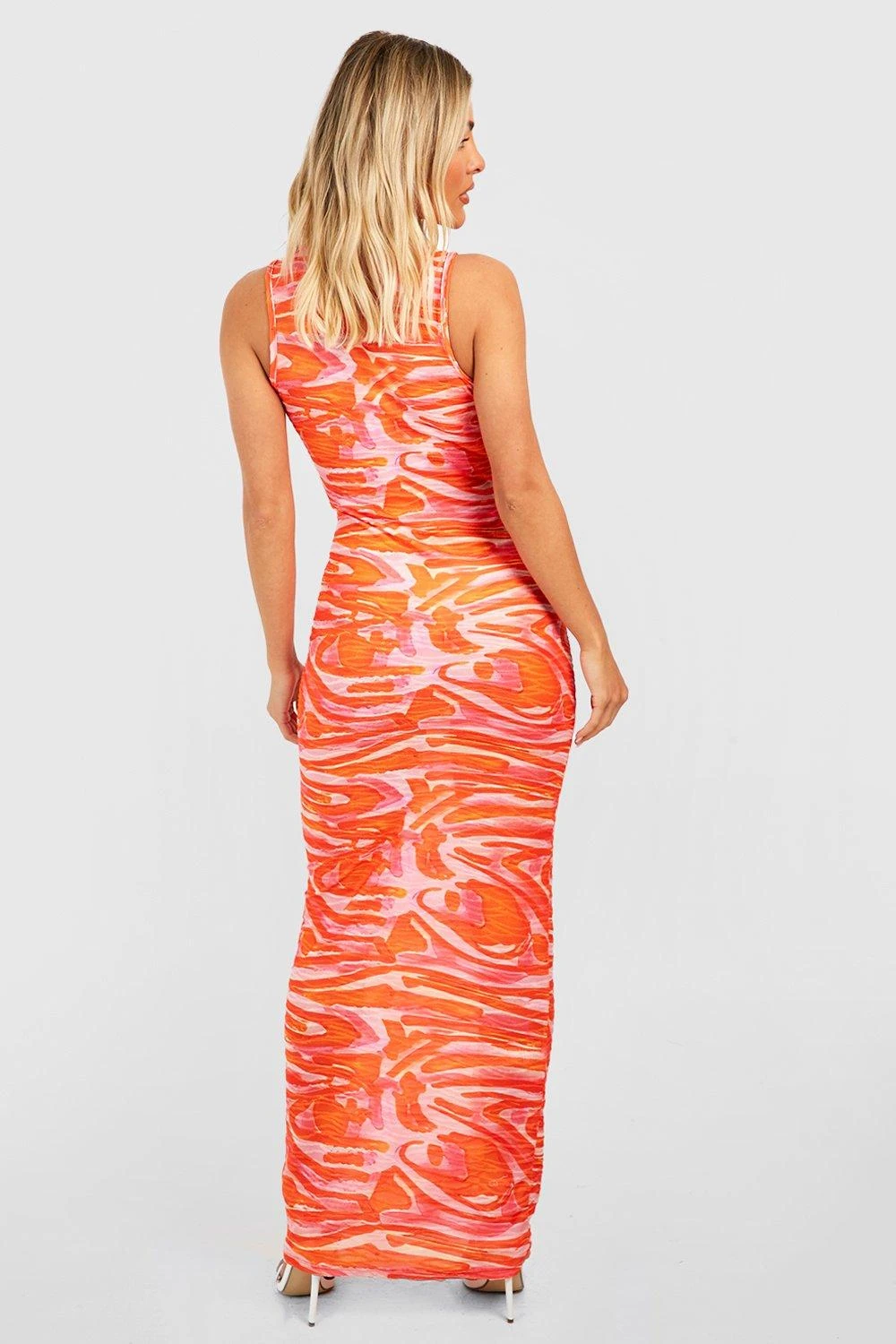 Strukturiertes Maxikleid Mit Abstraktem Print 2 Strukturiertes Maxikleid Mit Abstraktem Print – Bild 2