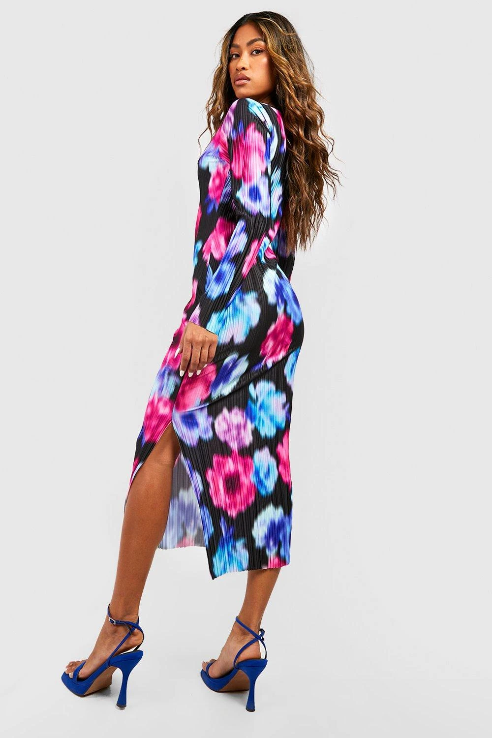 Florales Plissee-Midikleid 2 Florales Plissee-Midikleid – Bild 2